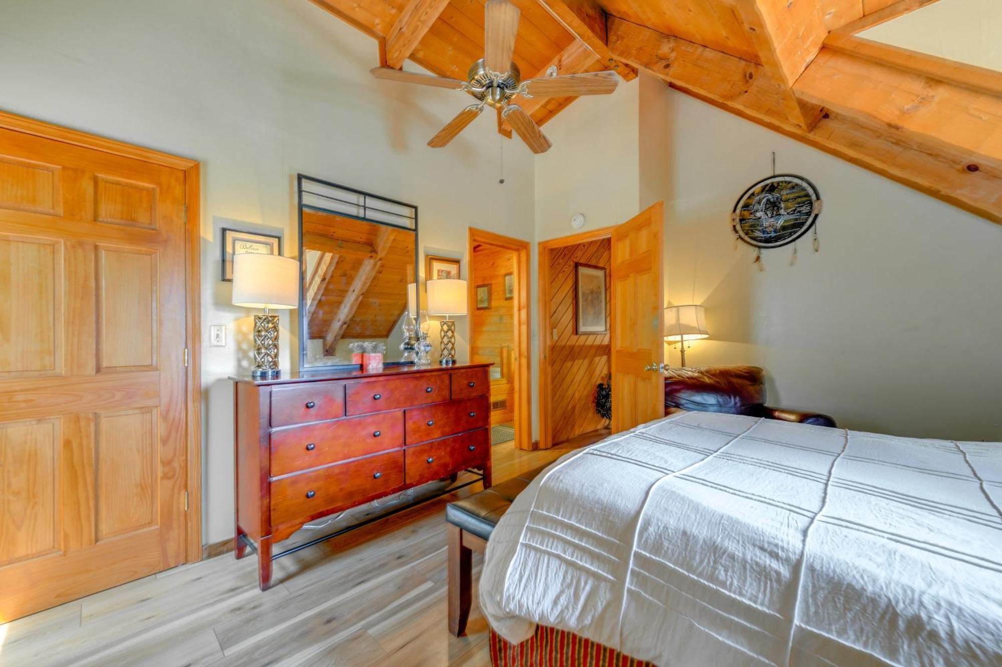 Smoky Mountain About 1 Mi To Park! Holiday home Gatlinburg