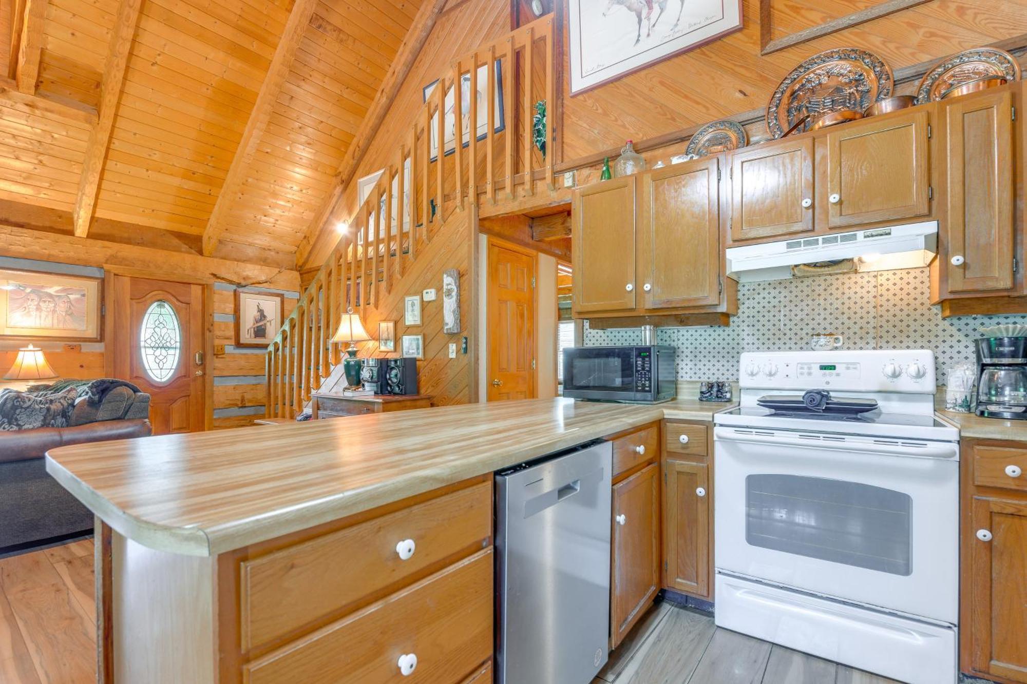 Holiday home Smoky Mountain About 1 Mi To Park!