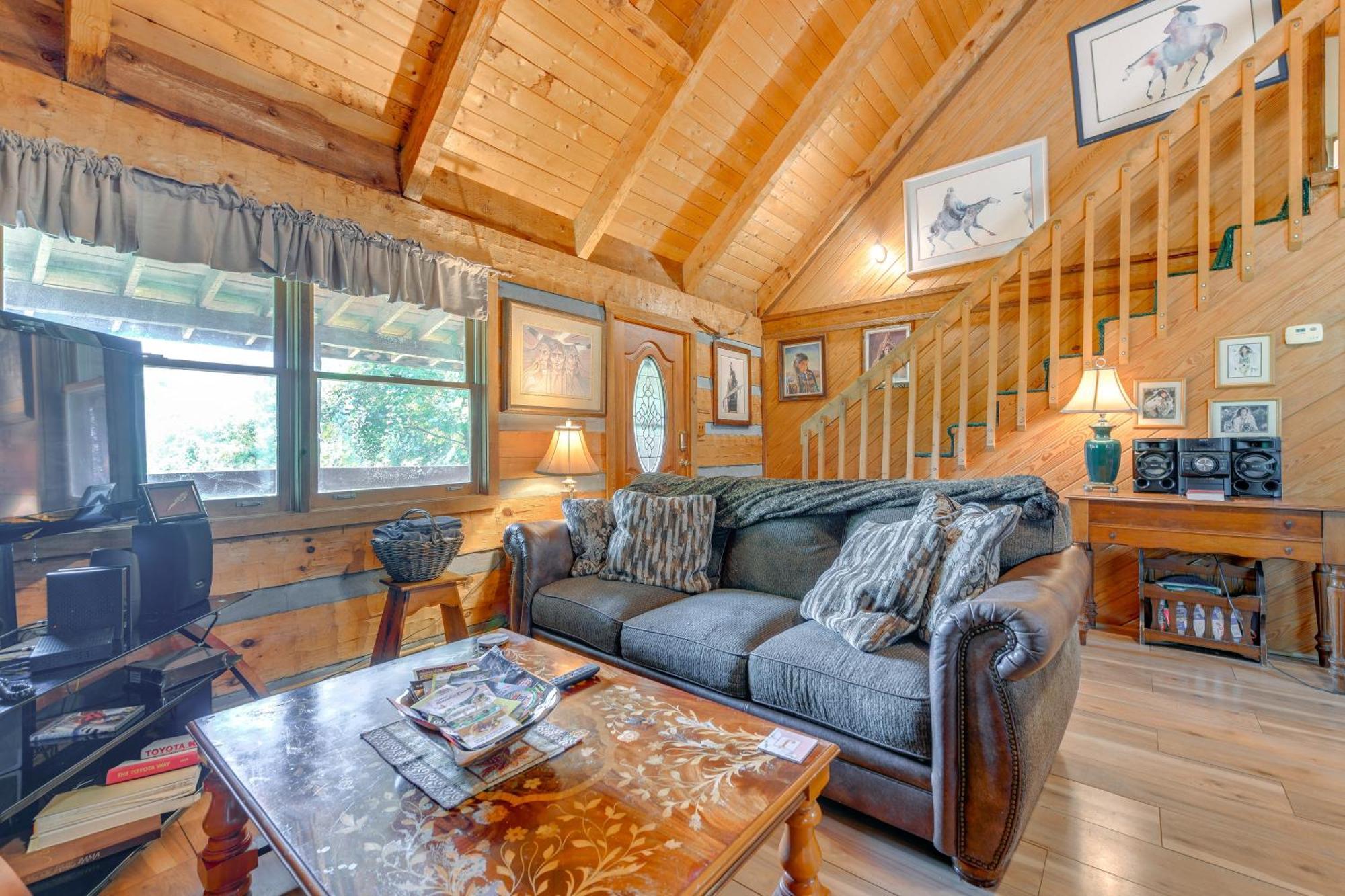 Smoky Mountain About 1 Mi To Park! Holiday home